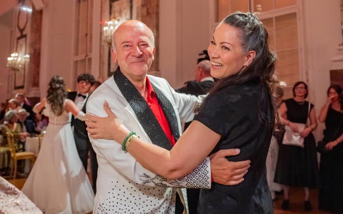 20260418 19. DAC Dancer against Cancer Ball WIEN, OESTERREICH - 18. APRIL: Musiker, Entertainer und Host des Abends Andy Lee Lang und Martial-Arts-Ikone Bruce Lees Tochter, Schauspielerin, Bruce Lee Family Companies CEO, Vorsitzende des Verwaltungsrates der Bruce Lee Foundation und Stargast des Balls Shannon Lee waehrend des des 19. DaC Dancer against Cancer Galaballs in der Wiener Hofburg am 18. April 2026 in Wien, Oesterreich. 260418_SEPA_17_145 Copyright: xIsabellexOuvrardx SEPAxMedia