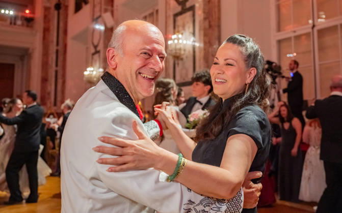 20260418 19. DAC Dancer against Cancer Ball WIEN, OESTERREICH - 18. APRIL: Musiker, Entertainer und Host des Abends Andy Lee Lang und Martial-Arts-Ikone Bruce Lees Tochter, Schauspielerin, Bruce Lee Family Companies CEO, Vorsitzende des Verwaltungsrates der Bruce Lee Foundation und Stargast des Balls Shannon Lee waehrend des des 19. DaC Dancer against Cancer Galaballs in der Wiener Hofburg am 18. April 2026 in Wien, Oesterreich. 260418_SEPA_17_143 Copyright: xIsabellexOuvrardx SEPAxMedia