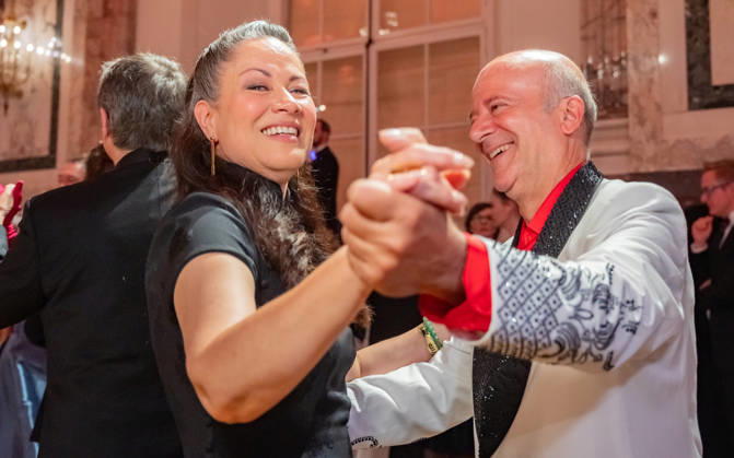 20260418 19. DAC Dancer against Cancer Ball WIEN, OESTERREICH - 18. APRIL: Musiker, Entertainer und Host des Abends Andy Lee Lang und Martial-Arts-Ikone Bruce Lees Tochter, Schauspielerin, Bruce Lee Family Companies CEO, Vorsitzende des Verwaltungsrates der Bruce Lee Foundation und Stargast des Balls Shannon Lee waehrend des des 19. DaC Dancer against Cancer Galaballs in der Wiener Hofburg am 18. April 2026 in Wien, Oesterreich. 260418_SEPA_17_147 Copyright: xIsabellexOuvrardx SEPAxMedia