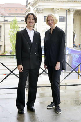 Hayato Sumino and Joana Mallwitz at the photo session for the Classic Open Air 2026 at Gendarmenmarkt Berlin, 20 04 2026 Foto:xM.xBehrensx xFuturexImagex classic_6410