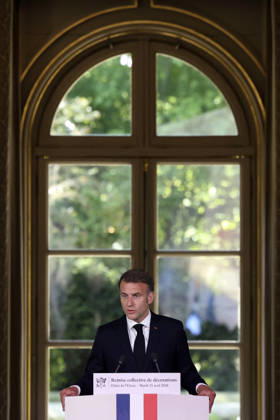 Decoration Ceremony For The Police Forces Who Intervened At The Bataclan - Paris France s President, Emmanuel Macron delivers a speech during a ceremony for awarding collective decorations to the police forces who intervened at the Bataclan during the attacks on November 13, 2015, at the Elysee Presidential palace, in Paris, on April, 21, 2026. Photo by Stephane Lemouton Pool ABACAPRESS.COM Paris France  Copyright: xLemoutonxStephane Pool ABACAx