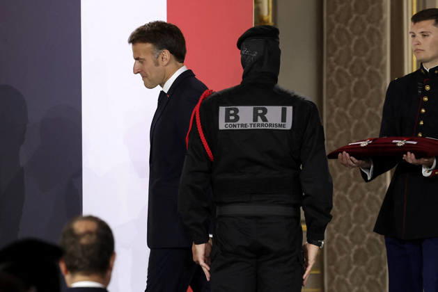 Decoration Ceremony For The Police Forces Who Intervened At The Bataclan - Paris France s President, Emmanuel Macron decorates police officers after awarding them during a ceremony to honour the police officers who intervened in the Bataclan concert hall on November 13, 2015 s attacks, at the Elysee Palace in Paris, on April 21, 2026. ? Stephane Lemouton SIPA LEMOUTONSTEPHANE_260421A043 Credit:Stephane Lemouton SIPA 2604211425 Photo by Stephane Lemouton Pool ABACAPRESS.COM Paris France  Copyright: xLemoutonxStephane Pool ABACAx