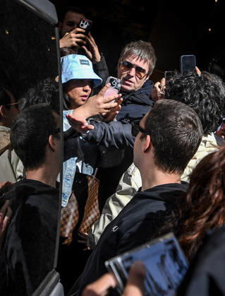 **NO WEB AND NEWSPAPERS ONLY FOR ITALY** Liam Gallagher and his mother Peggy leave the Hotel Eden in Via Ludovisi.  Copyright: xRomax xipa-agency.netx xRomax IPA_Agency_IPA74167048