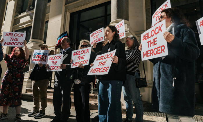 April 23, 2026, New York, New York, USA: Activists holding signs in front of the Warner Bros. Discovery (WBD) headquarters in Manhattan to protest the mega merger between Paramount-Skydance and WBD. ..The merger, if approved, would put CBS, CNN, Warner Bros Pictures, Paramount Pictures, HBO, Nickelodeon, Tik Tok all under the control of Larry and David Ellison, a father and son duo who have a pro-Trump and Israel bias. ..The transaction still needs to be approved by antitrust regulators at the Department of Justice and the merger could face a separate legal challenge from California Attorney General Rob Bonta...Earlier this week more than 4,000 actors, directors, screenwriters and producers have signed an open letter opposing the merger, sa  - ZUMAp287 20260423_znp_p287_002 Copyright: xFarhadxParsax