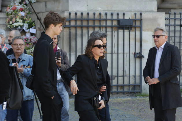 Laura Smet Exiting the funeral of Nathalie Baye at the Saint Sulpice church in Paris on April 24, 2026 Dominique Jacovides Coadic Guirec Bestimage Exiting the funeral of Nathalie Baye at the Saint Sulpice church in Paris on April 24, 2026 unknown  Copyright: xCOADIC-JACOVIDESx xBESTIMAGExCOADIC-JACOVIDESx xBESTIMAGEx