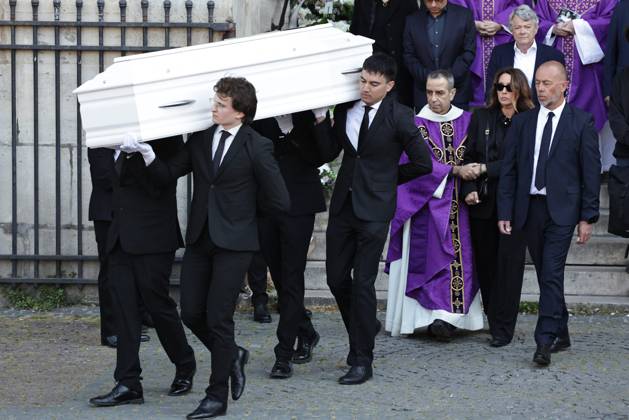 Funeral of the French actress Nathalie Baye PHOTOPQR LE PARISIEN LP Fred Dugit Paris 24 04 2026 Culture Paris Ve , le 24 04 2026 Obsèques de lactrice française Nathalie Baye à léglise parisienne de Saint Sulpice Sortie du cercueil LP Fred Dugit 24 April 2026, Paris 5th arrondissement , France Funeral of the French actress Nathalie Baye at the Church of Saint Sulpice in Paris Local Caption LP Fred Dugit Paris 75 France  Copyright: xPHOTOPQR LExPARISIEN MAXPPPxLPx xFredxDugitx 20260424LPA5201 20260424LPA5201