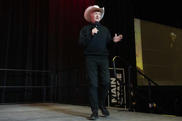 April 24, 2026, Calgary, Alberta, CANADA: Anthony Daniels speaks onstage during a panel at Calgary Expo 2026 at Stampede Park in Calgary, Alberta, Canada, April 2026. Calgary CANADA - ZUMAr123 20260424_zap_r123_007 Copyright: xBadenxRothx