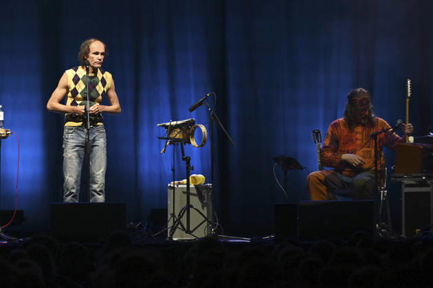 Olaf Schubert with his program Jetzt oder now live at the Swiss Life Hall Hannover, 24 04 2026 Foto:xR.xKeuntjex xFuturexImagex schubert_6401