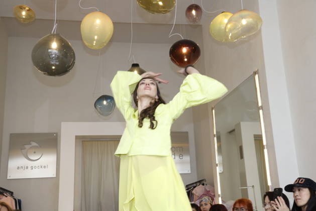 Lia Kemendi at the Anja Gockel Fashion Show Fresh for the senses in the Paris 44 showroom by Anja Gockel Berlin, 10 04 2026 Copyright: xAgenturxMatthiasxWehnertx xR.xduxVinagex
