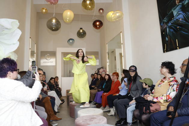 Lia Kemendi at the Anja Gockel Fashion Show Fresh for the senses in the Paris 44 showroom by Anja Gockel Berlin, 10 04 2026 Copyright: xAgenturxMatthiasxWehnertx xR.xduxVinagex