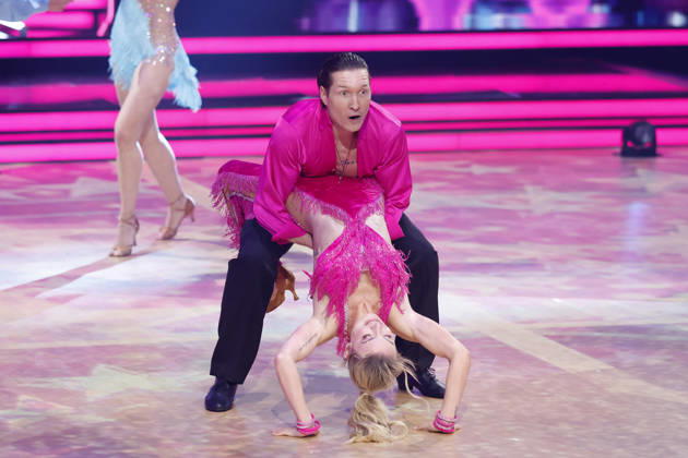 Singer Anna Carina Woitschack and dancer Evgeny Vinokurov at the seventh dance show of the 19th season of the RTL dance show Lets Dance at the Coloneum Cologne, 24 04 2026 NRW Germany Copyright: xChristophxHardtx