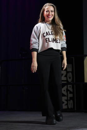 April 25, 2026, Calgary, Alberta, CANADA: Alyssa Milano appears onstage during a fan panel at the Calgary Expo at the BMO Centre in Calgary, Alberta, Canada, April 26, 2026. Calgary CANADA - ZUMAr123 20260425_zap_r123_026 Copyright: xBadenxRothx