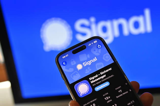 Symbol photo Signal Messenger, The messenger app Signal is popular with many people for whom privacy is important Now there is a major phishing attack, which apparently also affects federal ministers The evidence of the author is growing Social networks,Smartphone,Logos,Logo,App,