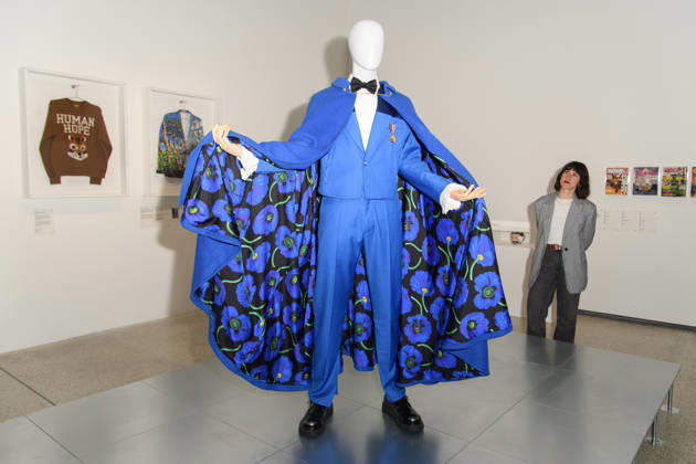 NIGO: From Japan with Love Press Preview at Design Museum, London, UK - A staff member poses with A Cape and suit by Kenzo (2022) worn by Kid Cudi at the 2022 Met Gaa at a photocall for The Design Museum s NIGO: From Japan with Love Exhibition at The Design Museum in London, England, UK on Tuesday 28 April 2026 which runs from 1st May 2026 - 4th October 2026., Credit:Justin Ng Avalon UK, England, London, Design Museum  Copyright: xJustinxNgx xAvalonx 1094977867