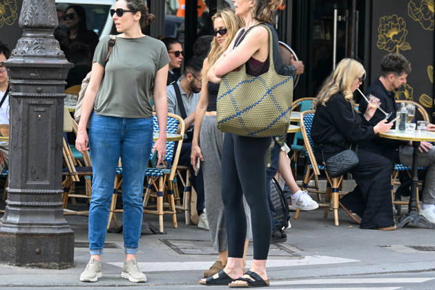 Exclusive Kate Hudson strolls around Paris, France, in a casual outfit with friends on April 28, 2026 Bestimage Exclusive Kate Hudson strolls around Paris, France, in a casual outfit with friends on April 28, 2026 Paris France  Copyright: xAgencex xBestimagexAgencex xBestimagex