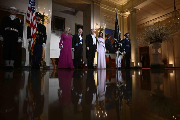 President Donald Trump and first lady Melania Trump pose for a photo with Britain s King Charles III and Queen Camilla before a state dinner at the White House on Tuesday, April 28, 2026 in Washington, D.C. Charles spoke to a joint session of Congress earlier in the day, and attended several events with U.S. President Donald Trump. (  WAX20280428217 CraigxHudson