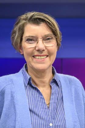 v l Bettina Böttinger presenter , GER, Berlin, Studio, as a guest on Maischberger, political talk show, TV, format, with presenter Sandra Maischberger, Das Erste, from Adlershof Am Studio 20, April 29, 2026, Copyright: HMBxMedia UwexKoch