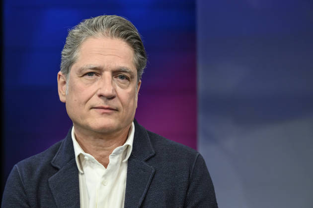 v l Jakob Augstein publisher, Der Freitag , GER, Berlin, studio, guest on Maischberger, political talk show, TV, format, with presenter Sandra Maischberger, Das Erste, from Adlershof Am Studio 20, April 29, 2026, Copyright: HMBxMedia UwexKoch