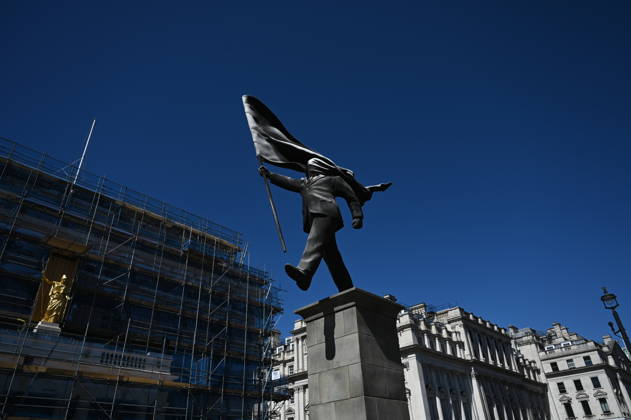 An artwork believed to be by Banksy spotted in London LONDON, UNITED KINGDOM - APRIL 30: A view of an artwork believed to be by the artist Banksy at Waterloo Place in central London, United Kingdom, on April 30, 2026. The approximately 25-meter-tall sculpture, thought to have been installed overnight in the St James’s area near Mayfair, has not been officially confirmed as a Banksy piece. Rasid Necati Aslim Anadolu London United Kingdom. Editorial use only. Please get in touch for any other usage.  Copyright: x2026xAnadoluxRasidxNecatixAslimx