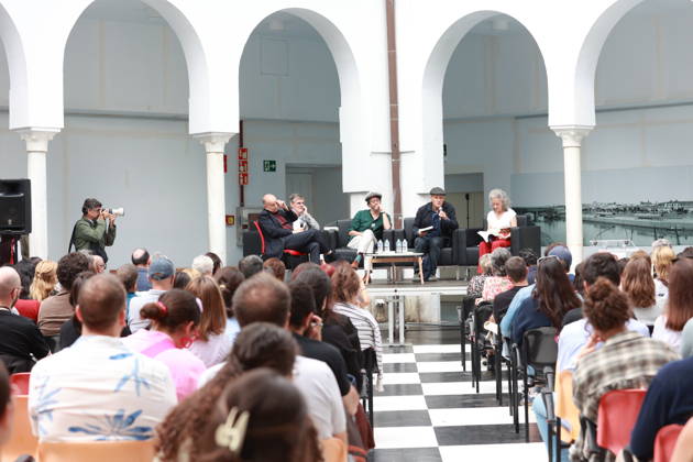 Viggo Mortensen presents at the University of Seville the poetry book Another Night at Sea The actor and publisher, Viggo Mortensen 2d , participates in the tribute that the University of Seville pays to the poet Kevin Power On April 30, 2026 in Seville Andalusia, Spain The actor Viggo Mortensen participates in the presentation of the work of the poet Kevin Power, published by his publisher, Perceval Press, an act with which the University of Seville has wanted to pay tribute to the poet, art critic and professor of British origin and Spanish nationalized 30 APRIL 2026 Rocí Seville Andalucia, Spain Seville Andalucia, Spain Spain Spain Copyright: xRocioxRuzx 7486461