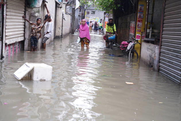 May 1, 2026, Dhaka, Dhaka, Bangladesh: DHAKA, BANGLADESH †May 1, 2026: After several hours of continuous rainfall, many small and major roads across the capital Dhaka were submerged, with water levels ranging from knee-deep to waist-deep in some areas. People forced to leave their homes for work faced severe difficulties, disrupting normal city life. Stray dogs and other animals were also left vulnerable in the flooded conditions. In many cases, clogged manholes filled with plastic waste and debris obstructed drainage systems, leading to widespread waterlogging. Dhaka Bangladesh - ZUMAk185 20260501_zip_k185_031 Copyright: xRubelxKarmakerx