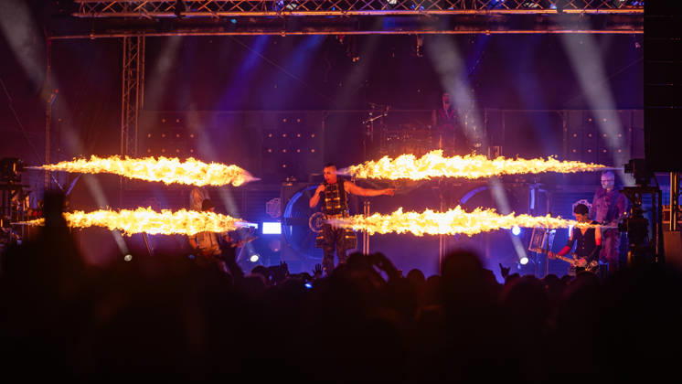 Rhein in Flammen in Bonn 01 05 26 Performance of the Rammstein tribute band Völkerball on Friday evening, May 1, 2026, at Rhein in Flammen in Bonns Rheinaue The band played in front of a large audience as part of the event program in the background you can see the Ferris wheel and rides of the festival area Bonn Gronau North Rhine-Westphalia Germany Copyright: xMarcxJohnx
