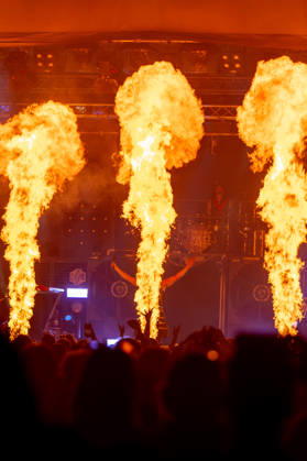 Rhein in Flammen in Bonn 01 05 26 Performance of the Rammstein tribute band Völkerball on Friday evening, May 1, 2026, at Rhein in Flammen in Bonns Rheinaue The band played in front of a large audience as part of the event program in the background you can see the Ferris wheel and rides of the festival area Bonn Gronau North Rhine-Westphalia Germany Copyright: xMarcxJohnx