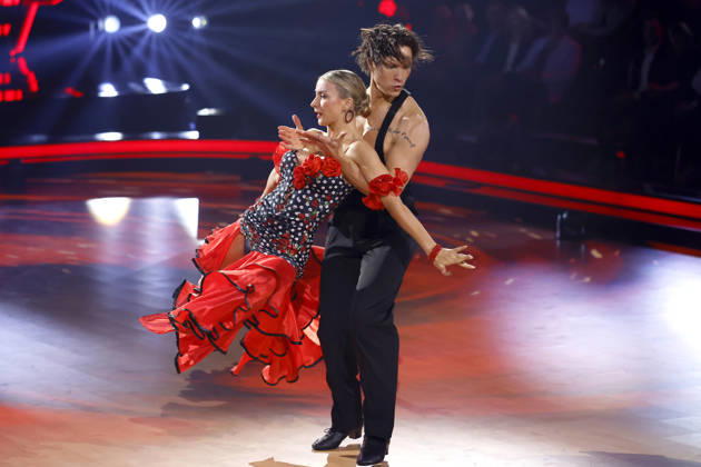 Singer Anna Carina Woitschack and dancer Evgeny Vinokurov at the eighth dance show of the 19th season of the RTL dance show Lets Dance at the Coloneum Cologne, 01 05 2026 NRW Germany Copyright: xChristophxHardtx