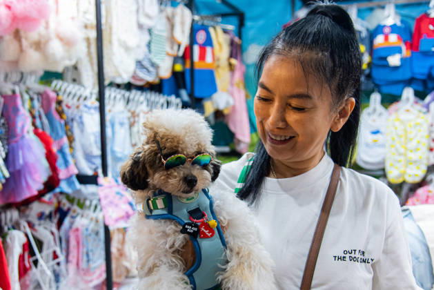 Pet Expo Thailand 2026 in Bangkok - 02 May 2026 A woman poses for a photo with her dog during the Pet Expo Thailand 2026 at Queen Sirikit National Convention Center. Bangkok Thailand Copyright: xPeeraponxBoonyakiatx xSOPAxImagesx Pet_Expo_2026-4
