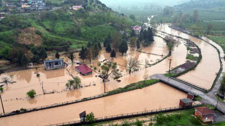 Heavy rain causes flooding in Turkiye s Sakarya SAKARYA, TURKIYE - MAY 5: An aerial view of flooded streets after water flow from the reservoir’s floodplain due to heavy rain at Daricayiri neighborhood in Karasu district of Sakarya, Turkiye on May 5, 2026. Basements of some homes, and agricultural fields, were flooded, and pools of water formed in the school and mosque courtyards. Osman Nevtan Angun Anadolu Sakarya Turkey. Editorial use only. Please get in touch for any other usage.  Copyright: x2026xAnadoluxOsmanxNevtanxAngunx
