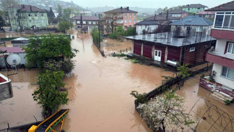 Heavy rain causes flooding in Turkiye s Sakarya SAKARYA, TURKIYE - MAY 5: A view of flooded streets after water flow from the reservoir’s floodplain due to heavy rain at Daricayiri neighborhood in Karasu district of Sakarya, Turkiye on May 5, 2026. Basements of some homes, and agricultural fields, were flooded, and pools of water formed in the school and mosque courtyards. Osman Nevtan Angun Anadolu Sakarya Turkey. Editorial use only. Please get in touch for any other usage.  Copyright: x2026xAnadoluxOsmanxNevtanxAngunx