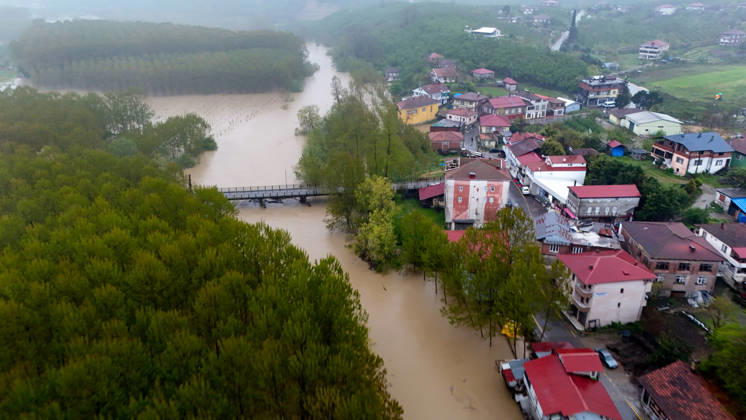Heavy rain causes flooding in Turkiye s Sakarya SAKARYA, TURKIYE - MAY 4: An aerial view of flooded agricultural land and residential areas after the Melen River overflowed due to heavy rainfall in Sakarya, Turkiye, on May 4, 2026. Basements of some homes and nearby fields were inundated, while standing water also accumulated in school and mosque courtyards. Davut Genc Anadolu Sakarya Turkey. Editorial use only. Please get in touch for any other usage.  Copyright: x2026xAnadoluxDavutxGencx