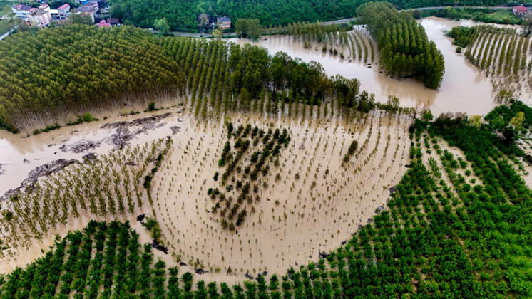 Heavy rain causes flooding in Turkiye s Sakarya SAKARYA, TURKIYE - MAY 4: An aerial view of flooded agricultural land and residential areas after the Melen River overflowed due to heavy rainfall in Sakarya, Turkiye, on May 4, 2026. Basements of some homes and nearby fields were inundated, while standing water also accumulated in school and mosque courtyards. Davut Genc Anadolu Sakarya Turkey. Editorial use only. Please get in touch for any other usage.  Copyright: x2026xAnadoluxDavutxGencx