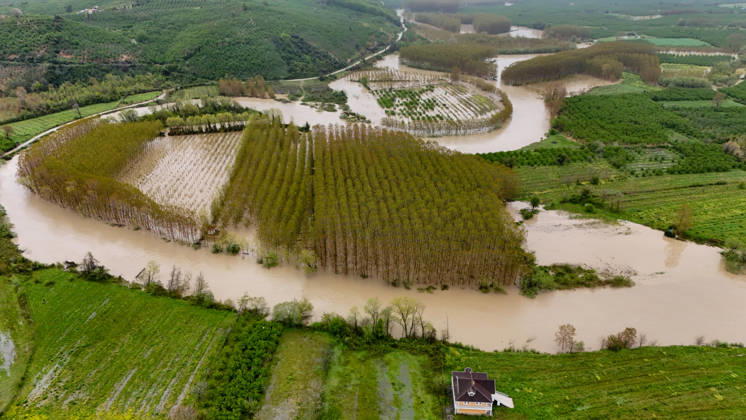 Heavy rain causes flooding in Turkiye s Sakarya SAKARYA, TURKIYE - MAY 4: An aerial view of flooded agricultural land and residential areas after the Melen River overflowed due to heavy rainfall in Sakarya, Turkiye, on May 4, 2026. Basements of some homes and nearby fields were inundated, while standing water also accumulated in school and mosque courtyards. Davut Genc Anadolu Sakarya Turkey. Editorial use only. Please get in touch for any other usage.  Copyright: x2026xAnadoluxDavutxGencx