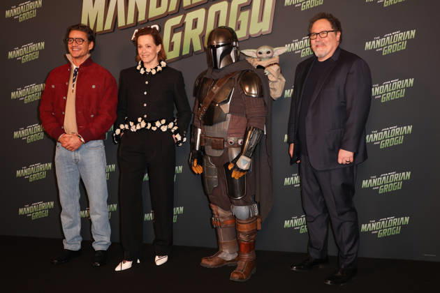 The Mandalorian and Grogu eÌveÌnement speÌcial fans au Grand Rex Ã Paris Pedro Pascal, Sigourney Weaver, le Mandalorian, le Grogu et Jon Favreau The Mandalorian and Grogu eÌveÌnement speÌcial fans au Grand Rex Ã Paris, le 5 mai 2026. Pedro Pascal, Sigourney Weaver and Jon Favreau at the The Mandalorian and Grogu fans special events at the Grand Rex theatre in Paris on may 5th 2026.  Copyright: xFabricexChasseryx