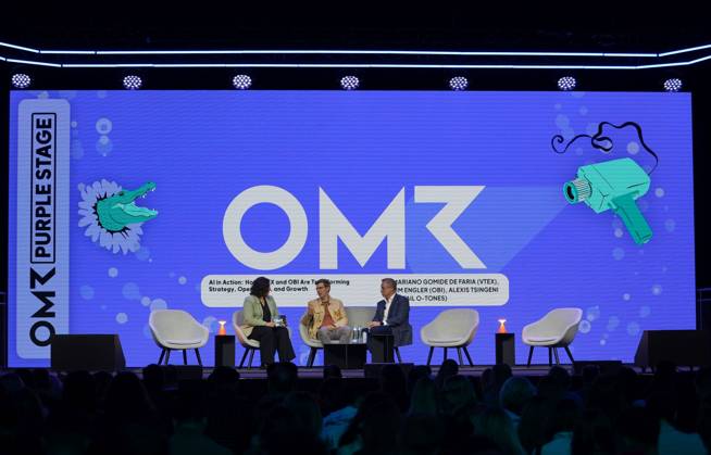 06 05 2026, xcex, GER, Hamburg, trade fair, exhibition halls, Online Marketing Rockstars Festival, event for digital marketing and technology, OMR Expo, trade fair, OMR Festival 2026 in Hamburg, Alexis Tsingeni Retail Reporter and Podcaster Retail o Tones , Tim Engler CIO, OBI , Mariano Gomide de Faria Co Founder and Co CEO, VTEX on the Purple Stage CE