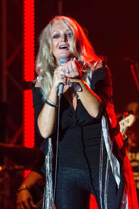 Bonnie Tyler, the singer at her concert on 21 9 2023 at the Sagres Campo Pequeno in Lisbon, Portugal Concern for Bonnie Tyler after her emergency operation, the 74-year-old singer is in an induced coma