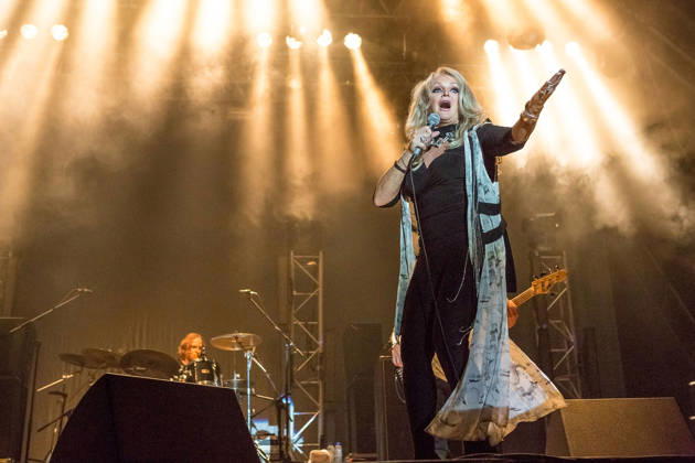 Bonnie Tyler, the singer at her concert on 21 9 2023 at the Sagres Campo Pequeno in Lisbon, Portugal Concern for Bonnie Tyler after her emergency operation, the 74-year-old singer is in an induced coma