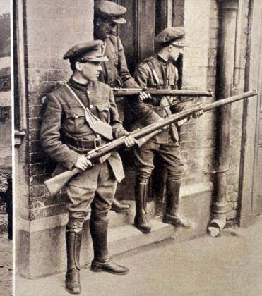 RECORD DATE NOT STATED Photograph of armed soldiers guarding the four court after the battle of the four courts Photograph of armed soldiers guarding the four court after the battle of the four courts, Dublin. Dated 1916 Editorial use only. All other uses to be cleared with the copyright owner (World History Archive), in advance., WHA_058_0105.jpg, Armed soldiers; Four Courts; Dublin; Battle of the Four Courts; 1916; Soldiers guarding; Historical; Military; Ireland; Conflict; War; Protection; Security; Uniforms; Guns; History; Irish Rebellion; Rebellion; Revolution; Armed forces; Defense; Guarding; Architecture; Building; Courthouse; Dublin history; Irish history; Irish independence; Nationalism; Rebellion aftermath; Irish Civil War. Copyright: xWorldxHistoryxArchivex