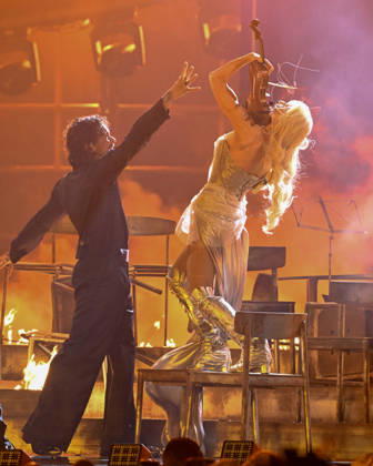 LKS 20260511 Finland s entry to the Eurovision Song Contest 2026 of Linda Lampenius and Pete Parkkonen perform the song Liekinheitin (The Flamethrower) during the dress rehearsal of the first semifinal in Vienna. Austria on Monday, 11th May, 2026. - HEIKKI SAUKKOMAA Wien Austria  Copyright: xHeikkixSaukkomaax V9XVeDhRgYI