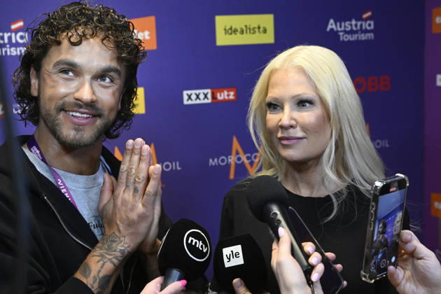 LKS 20260512 Finland s entry to the Eurovision Song Contest 2026, Pete Parkkonen (left) and Linda Lampenius during a press conference ahead of the first semifinal in Vienna, Austria on Monday, 12th of May, 2026. - HEIKKI SAUKKOMAA Wien Austria  Copyright: xHeikkixSaukkomaax u3bStCv_eDs