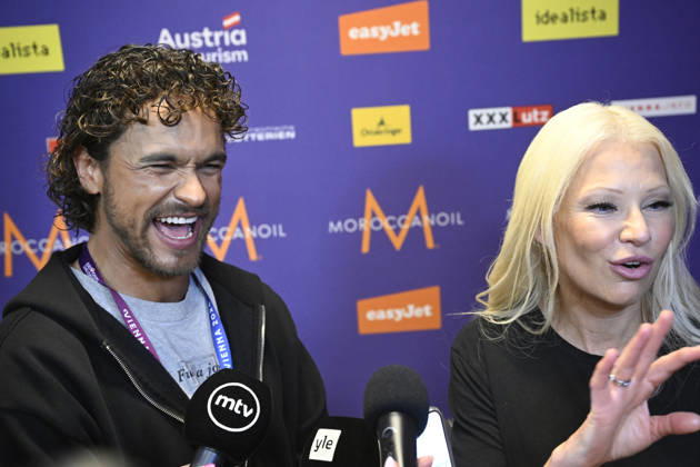 LKS 20260512 Finland s entry to the Eurovision Song Contest 2026, Pete Parkkonen (left) and Linda Lampenius during a press conference ahead of the first semifinal in Vienna, Austria on Monday, 12th of May, 2026. - HEIKKI SAUKKOMAA Wien Austria  Copyright: xHeikkixSaukkomaax qdMv1fnvBrA