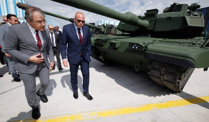 Minister of Defence and Foreign Trade Theo Francken pictured during a visit to the BMC Otomotiv armoured vehicles producer in Ankara, on the fifth and last day of a Belgian economic mission to Turkey, Thursday 14 May 2026. The economic mission in Turkey runs from 10 to 14 May, the Queen returned home yesterday evening. BENOITxDOPPAGNE 173837145