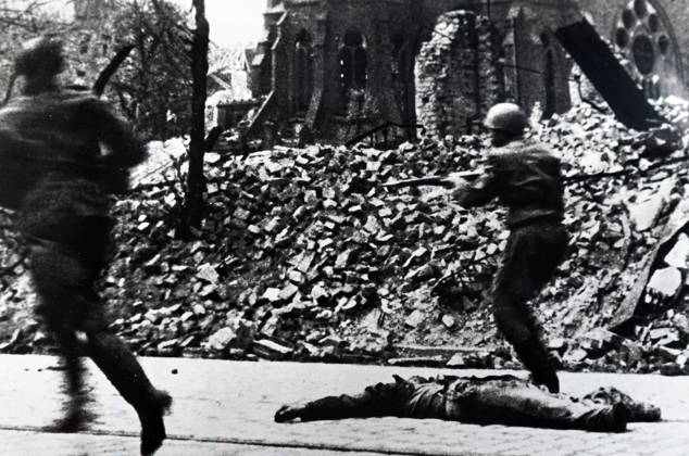 RECORD DATE NOT STATED Photograph of Soviet Red Army soldiers during a street battle during the Siege of Berlin Photograph of Soviet Red Army soldiers during a street battle during the Siege of Berlin which helped bring on the German surrender in World War Two 1945. Dated 20th Century Editorial use only. All other uses to be cleared with the copyright owner (World History Archive), in advance., WHA_097_0966.jpg, Soviet Red Army; soldiers; street battle; Siege of Berlin; German surrender; World War Two; 1945; military; conflict; warfare; historical; victory; combat; soldiers in action; Soviet Union; Berlin; battle scene; war; history; 20th century; Eastern Front; European history; Russian soldiers; Soviet military; Berlin siege; German defea Copyright: xWorldxHistoryxArchivex