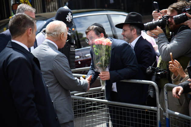 King Charles III Visits Golders Green, London, UK - Thursday 14 May 2026 King Charles III visits members of the Jewish community in Golders Green, London, England, UK on Thursday 14 May, 2026 to show solidarity and support., Credit:Justin Ng Avalon UK, England, London, Golders Green Copyright: xJustinxNgx xAvalonx 1098933185