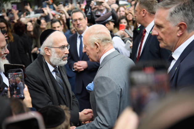 King Charles III Visits Golders Green, London, UK - Thursday 14 May 2026 King Charles III visits members of the Jewish community in Golders Green, London, England, UK on Thursday 14 May, 2026 to show solidarity and support., Credit:Justin Ng Avalon UK, England, London, Golders Green Copyright: xJustinxNgx xAvalonx 1098933335