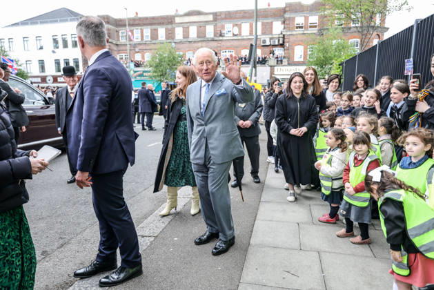 King Charles in Golders Green King Charles greets local residents in Golders Green in North London following the attack on Jewish residents., Credit:Richard Pohle PA ROTA - B68 Avalon Golders Green Copyright: xRichardxPohlex xPAxROTAx-xB68x xAvalonx 1098932362