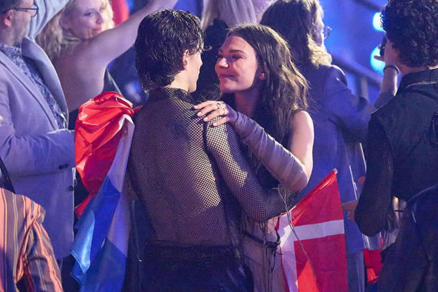 Vienna 14 05 2026 Eurovision Song Contest Vienna Vienna Vienne 2026 Live Show 2 Semi Final Live Show Second Semi Final En directe deuxième demi finale P H O T O the eliminated Eva Marija Luxembourg is consoled by Søren Torpegaard Lund L Denmark Eva Marija Luxembourg , who has been eliminated, is being consoled by Sør
