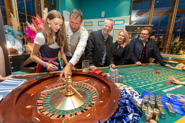 14 05 2026, from left to right Lars Riedel with his daughter Hanna at the roulette table Frank Scheppendahl, Kerstin von der Linden , Francis Fulton Smith, Welcome Evening of Pferd International Munich at the event location The Resi at Viktualienmarkt in Munich