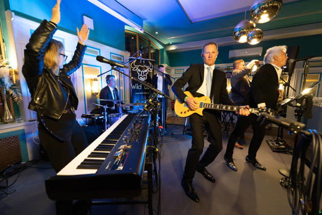 14 05 2026, The band WILD BULLS with Hansi Blum on guitar, Wolfi on microphone, Simone on keyboard Welcome evening of Pferd International Munich at the event location The Resi at Viktualienmarkt in Munich